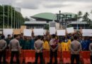 Massa mahasiswa mengikuti aksi pendidikan di depan kompleks parlemen dengan pengamanan dan pengaturan lalu lintas