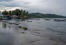 Air laut pasang mendekati permukiman dan area pelabuhan di pesisir Nusa Tenggara Timur