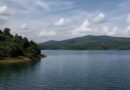 Waduk dan kawasan tangkapan air Batam di bawah langit dengan awan tipis
