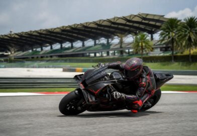 Pembalap MotoGP melaju di lintasan Sirkuit Internasional Sepang dalam sesi latihan