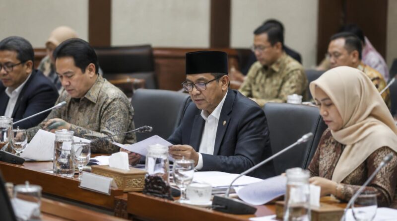 Rapat Komisi II DPR membahas pembentukan Panja RUU Pemilu di ruang sidang parlemen