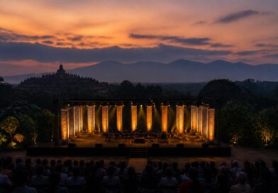 Suasana panggung konser di kawasan Candi Borobudur menjelang malam