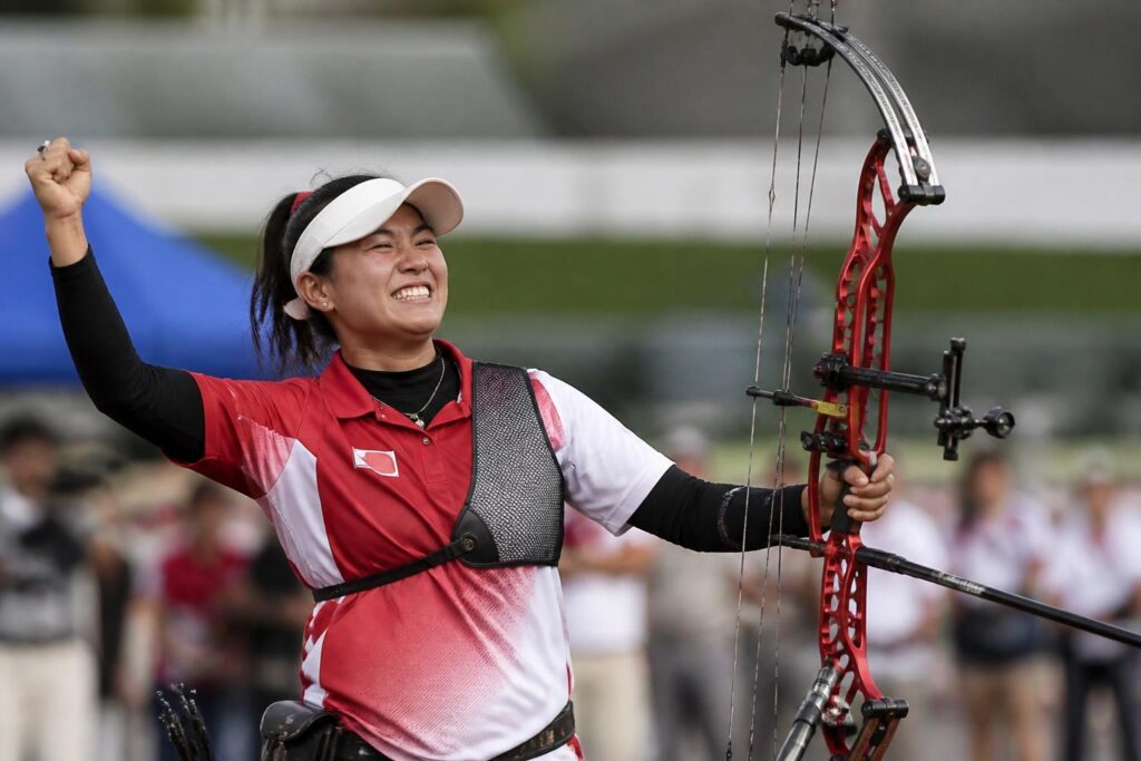Pemanah putri Indonesia merayakan kemenangan setelah final compound individu putri di Asian Games 2026