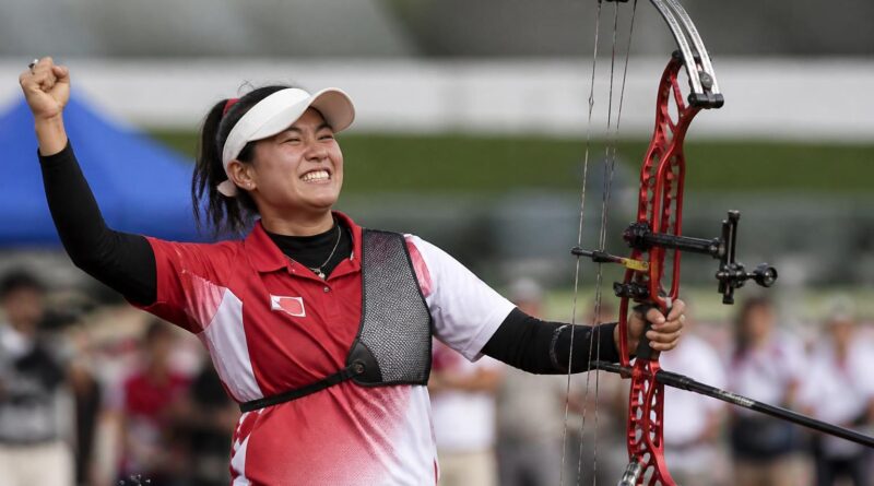 Pemanah putri Indonesia merayakan kemenangan setelah final compound individu putri di Asian Games 2026