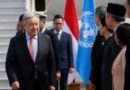 António Guterres tiba dalam kunjungan resmi ke Indonesia dengan latar suasana penyambutan diplomatik